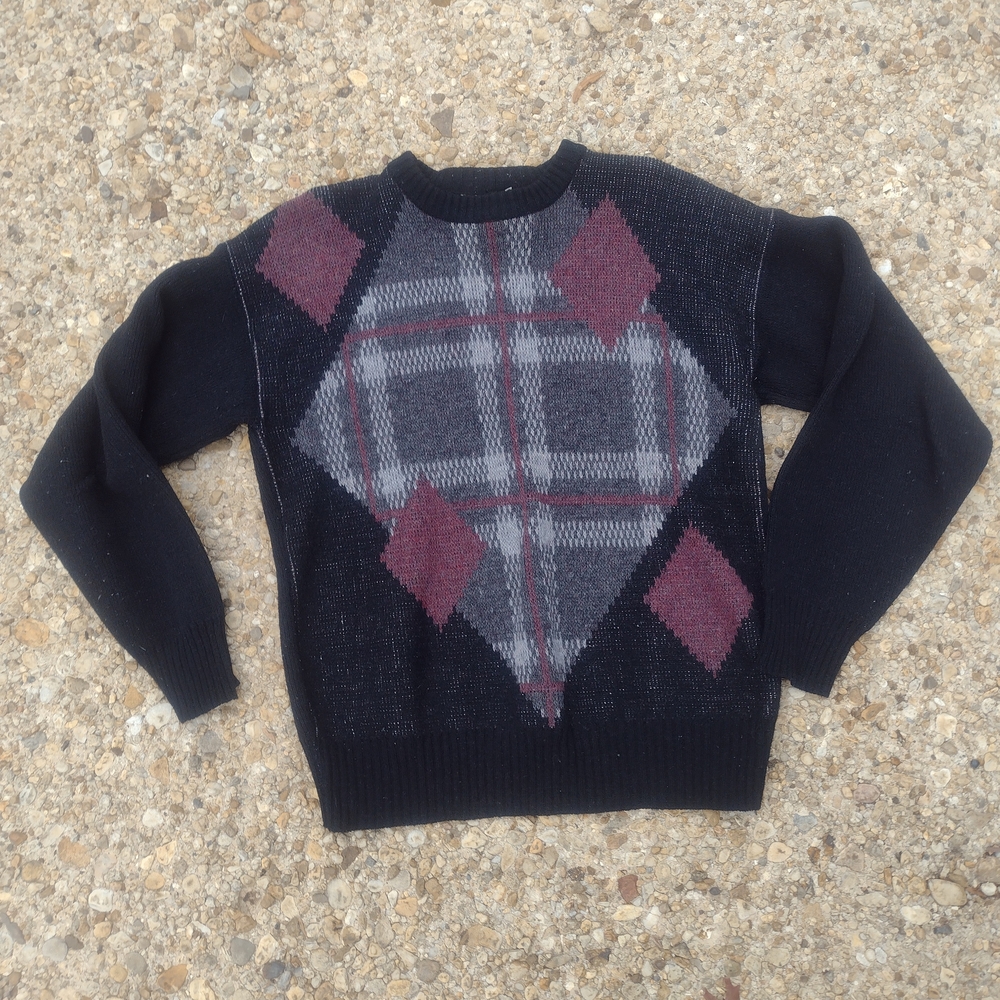 Source Unknown Black and Gray Sweater with Burgundy Accents